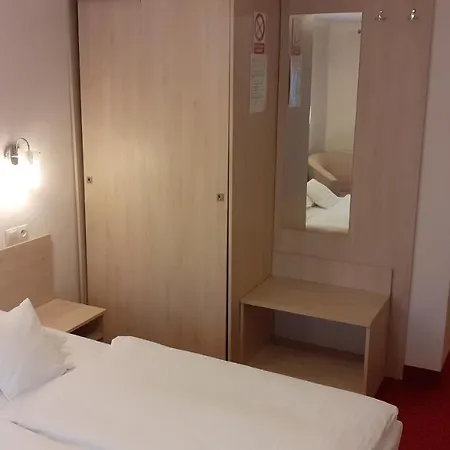 威拉安布拉旅馆 * 斯克拉斯卡波伦巴